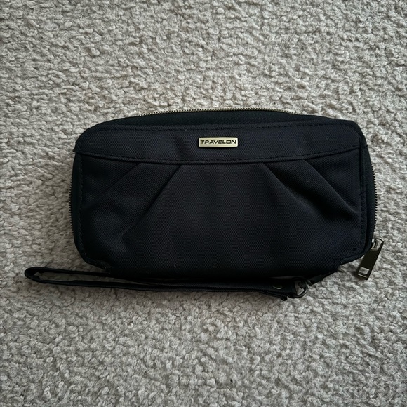 Travelon Black Wallet - Picture 1 of 4